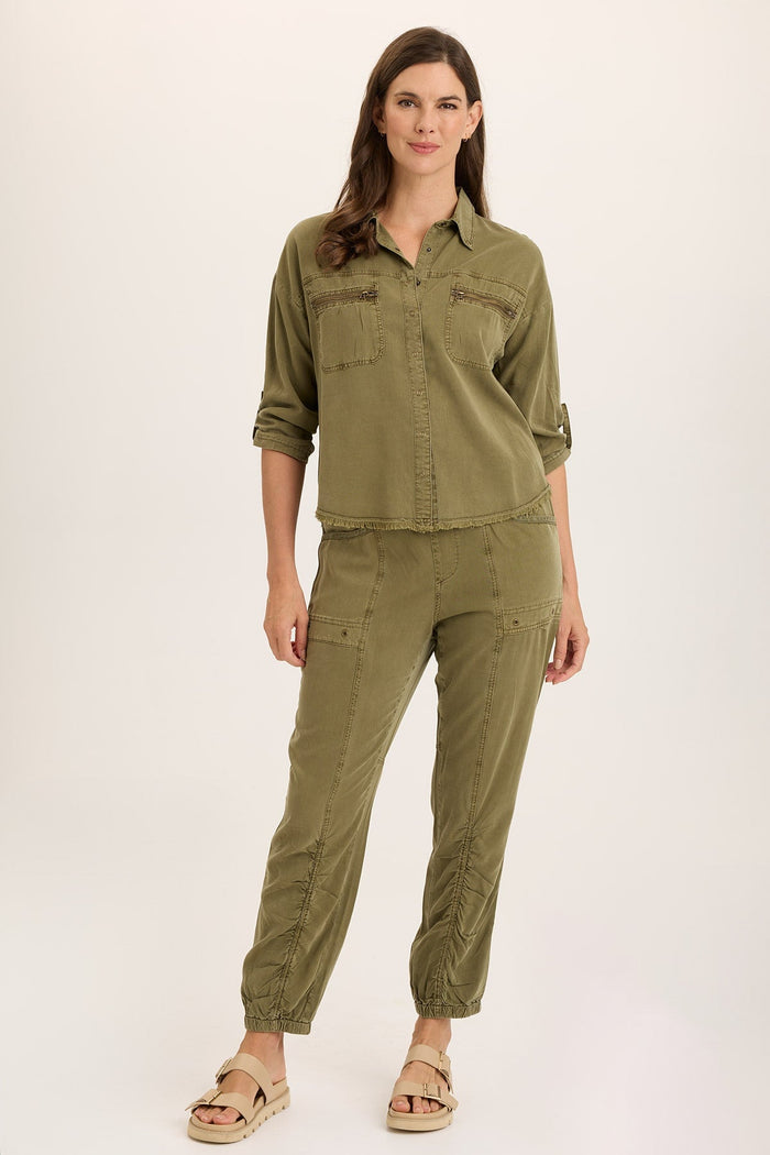 Wearables Knapp Distressed Cargo Button-Up