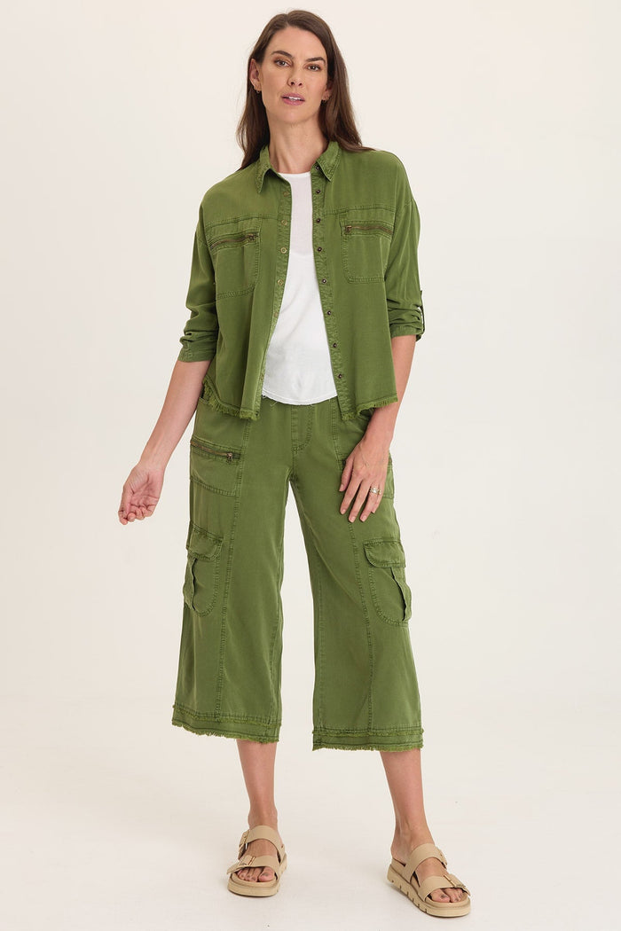 Wearables Knapp Distressed Cargo Button-Up