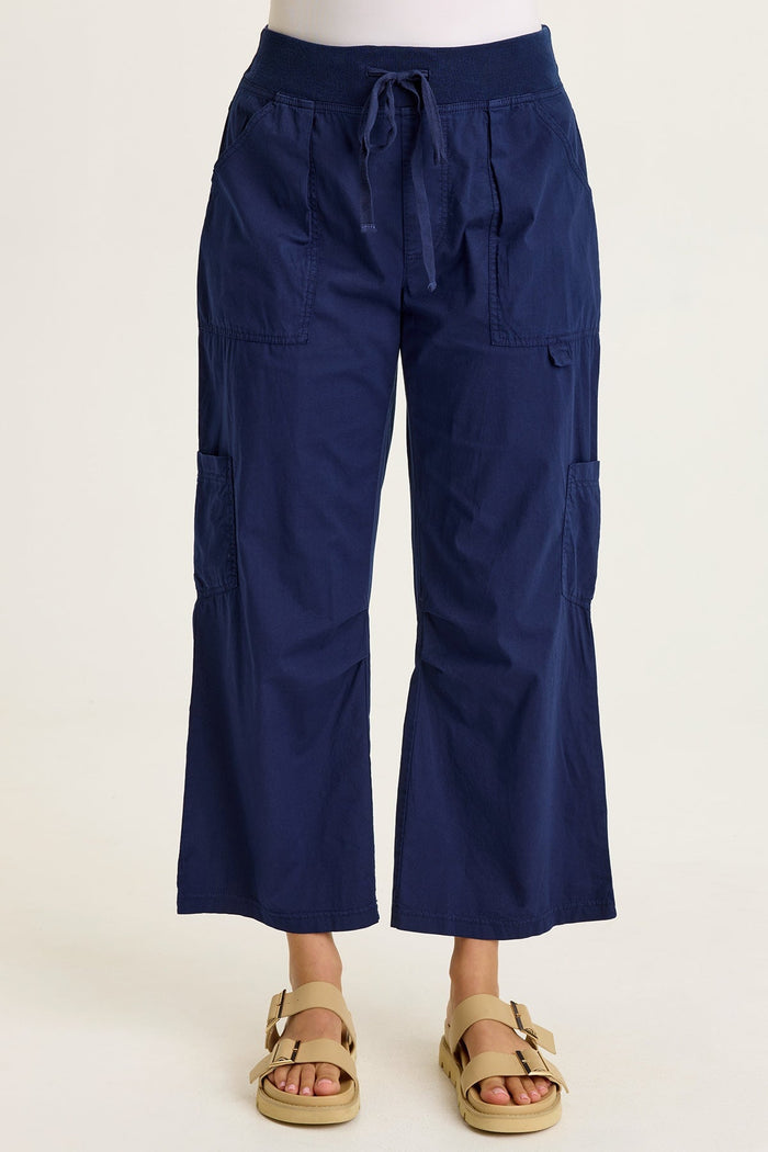 Wearables Leopold Poplin Darted Knee Cargo Crop