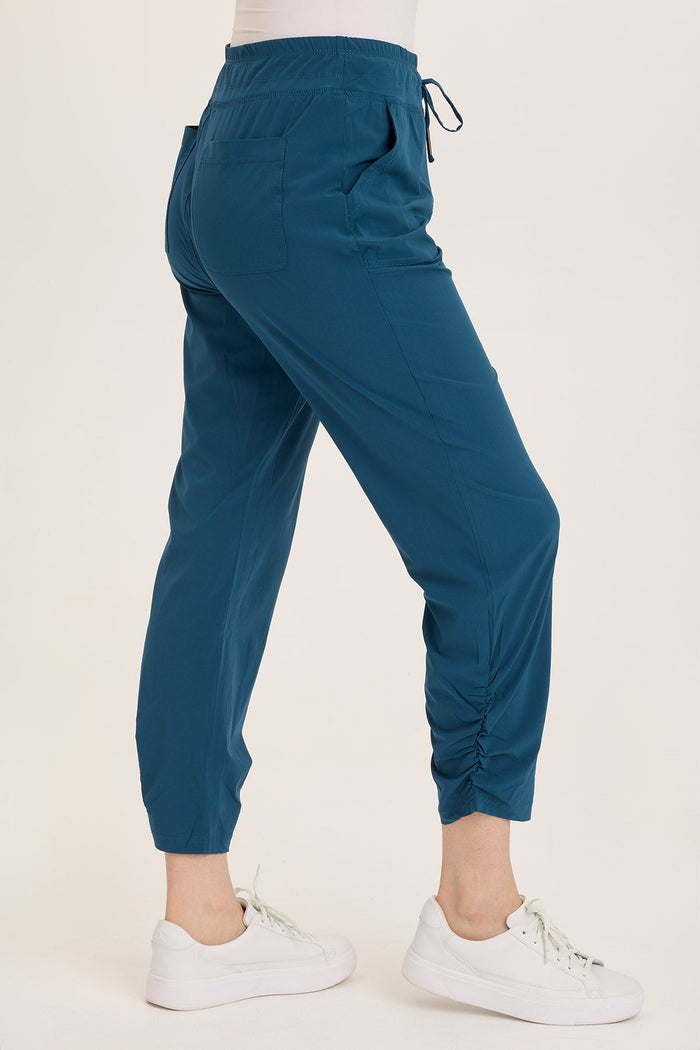 Wearables Lyan Active Whisper Stretch Ruched Crop Legging