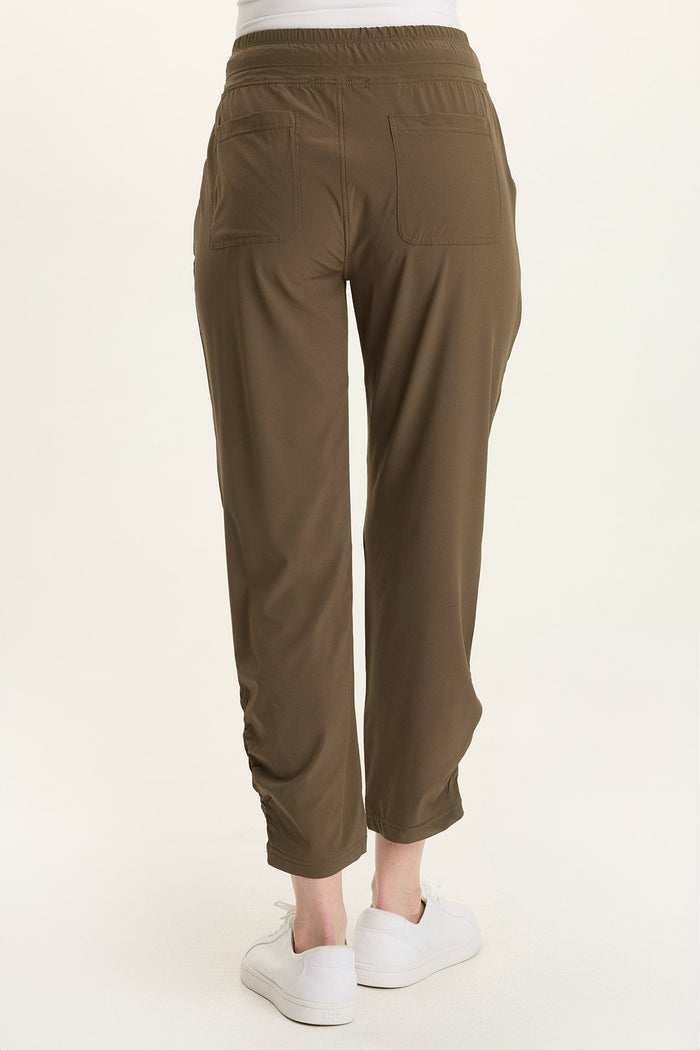 Wearables Lyan Active Whisper Stretch Ruched Crop Legging