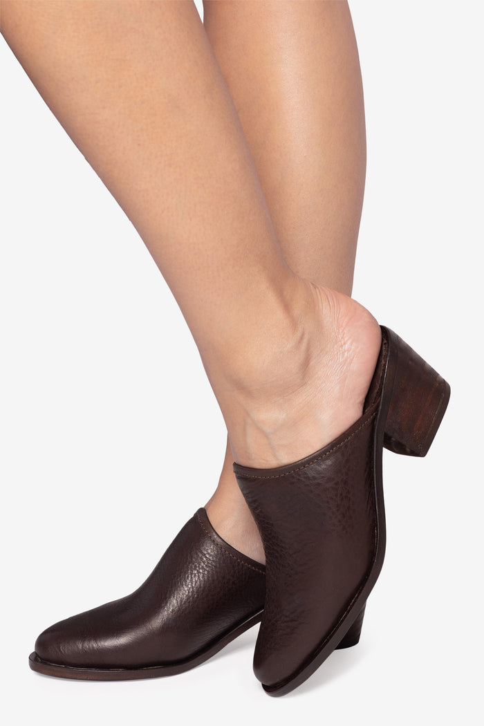 Dark Brown / 6