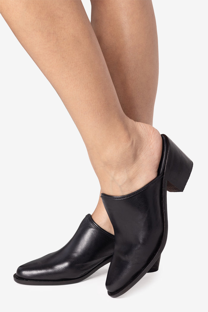 Black / 6