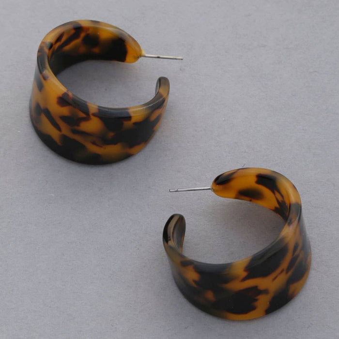 TORTOISE PATTERN OPEN HOOP EARRING